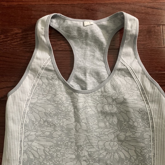 Fabletics Racerback Top - Picture 3 of 4